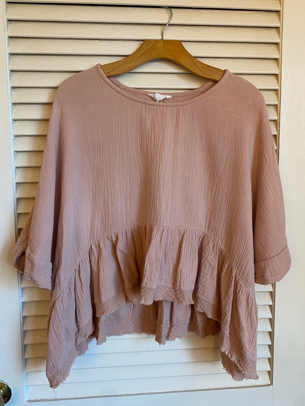 Newbury Kustom 100% Cotton Flowy Blush Pink Ruffle Hem Blouse